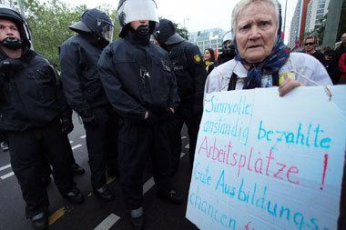 »Wir zahlen nicht für eure Krise«, Demonstration am 12. Juni in ...