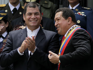 Rafael Correa (links) und Hugo Ch&aacute;vez am Montag in
Caraca...