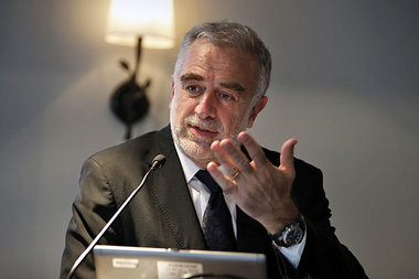 Luis Moreno-Ocampo: Zweiter Haftbefehl gegen Al-Baschir Luis Moreno-Ocampo: Zweiter Haftbefehl gegen Al-Baschir