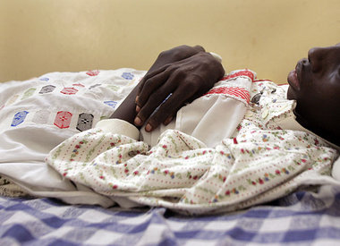 In Afrika Massenepidemie: AIDS-Patientin in einer Klinik der
sen... In Afrika Massenepidemie: AIDS-Patientin in einer Klinik der
sen...