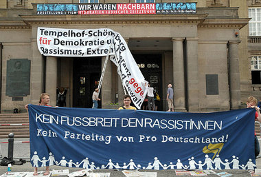 Vorbereitung der Proteste gegen »Pro Deutschland«
vo... Vorbereitung der Proteste gegen »Pro Deutschland«
vo...