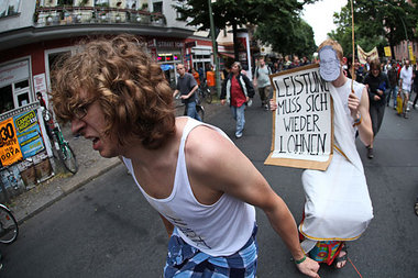 »Römische Dekadenz« auf der Krisendemonstration am 12. Juni in B...