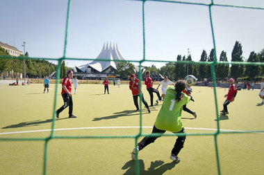 Lilli-Henoch-Sportplatz am Anhalter Bahnhof: Hier spielt die afg...