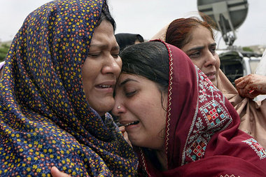 Trauernde Frauen in Karatschi. Trotz der Unruhen im S&uuml;den
u...