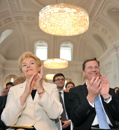 Neues Traumpaar: Vertriebenenpräsidentin und Außenminister am Do... Neues Traumpaar: Vertriebenenpräsidentin und Außenminister am Do...