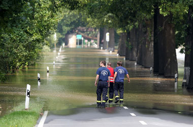&Uuml;berflutete Stra&szlig;e in Bad Muskau (Nei&szlig;e) am
Mon...
