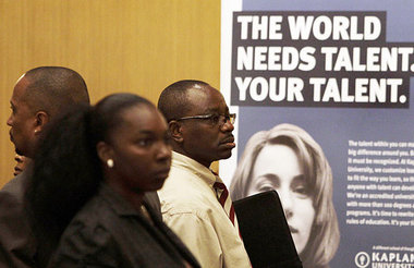 Besucher einer Jobmesse Anfang August in Miami. Die offizielle
A...