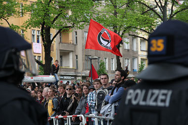 Kein Durchkommen für Nazis am 1. Mai im Prenzlauer Berg.
Et... Kein Durchkommen für Nazis am 1. Mai im Prenzlauer Berg.
Et...