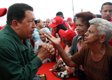 Druck von der Basis: Venezuelas Präsident Hugo
Cháve... Druck von der Basis: Venezuelas Präsident Hugo
Cháve...