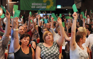 Hamburgs Grüne sagen »Ja«: Schulsenatorin
Chris... Hamburgs Grüne sagen »Ja«: Schulsenatorin
Chris...
