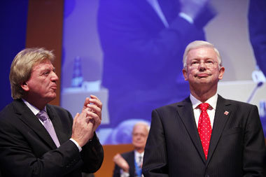 Hohe Kontinuit&auml;t &ndash; Roland Koch (r.) und Volker
Bouffi...