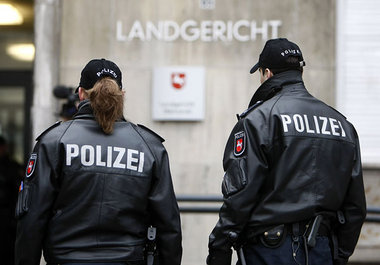 »... erhielt die Staatsmacht mehr und mehr den Charakter einer ö...