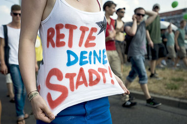 Mit neuen Konzepten gegen die Finanzklemme der Kommunen
(Demonst... Mit neuen Konzepten gegen die Finanzklemme der Kommunen
(Demonst...