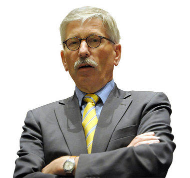 Thilo Sarrazin fühlt sich von muslimischen Migranten
bedroh... Thilo Sarrazin fühlt sich von muslimischen Migranten
bedroh...