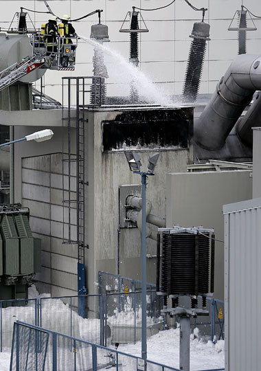 Löscharbeiten im AKW Krümmel bei Geesthacht im Jahr
20... Löscharbeiten im AKW Krümmel bei Geesthacht im Jahr
20...