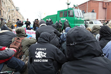 Dresden, 13. Februar: Die Massenblockade gegen Neonazis erhielt
... Dresden, 13. Februar: Die Massenblockade gegen Neonazis erhielt
...
