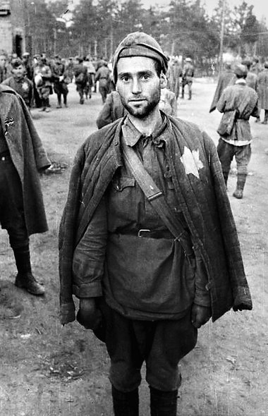 Mit dem »Judenstern« gekennzeichneter Kriegsgefangener 1941 Mit dem »Judenstern« gekennzeichneter Kriegsgefangener 1941