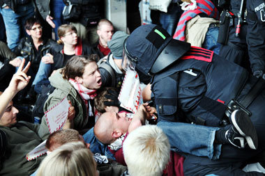 Polizei ging teilweise brutal gegen die Blockierer vor