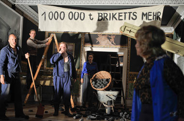 Lustloses Theatermuseum sieht anders aus: Felix Goeser, Elias Ar...