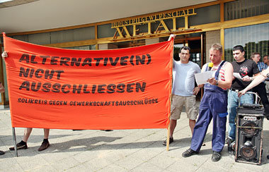 Rund 120 Kollegen protestierten am 1. Juli vor dem Berliner
IG-M...