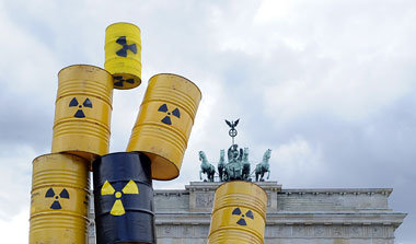 Antiatomprotest am Wochenende vor dem Brandenburger Tor in
Berli... Antiatomprotest am Wochenende vor dem Brandenburger Tor in
Berli...