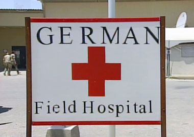 Einzige Klinik im weiten Norden Afghanistans. »Mitten im
K... Einzige Klinik im weiten Norden Afghanistans. »Mitten im
K...