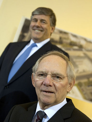 &raquo;Deutsche-Bank-Chef Josef Ackermann hat einen Hebel
gefund...