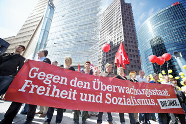 Linke Parteiprominenz und mehrere tausend Menschen nehmen an
der...