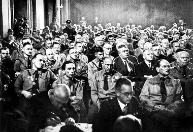 Immunität für die Feinde der Republik: Versammlung der Reichstag...