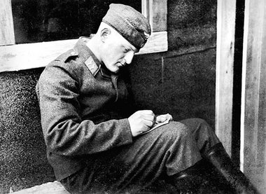 Angehöriger der deutschen Luftwaffe im Zweiten Weltkrieg Angehöriger der deutschen Luftwaffe im Zweiten Weltkrieg