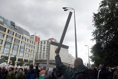 Das Kreuz umgedreht. Protest gegen »Bundesverband Lebensrecht«