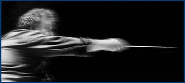 Chefdirigent ohne Anstellung: Lior Shambadal