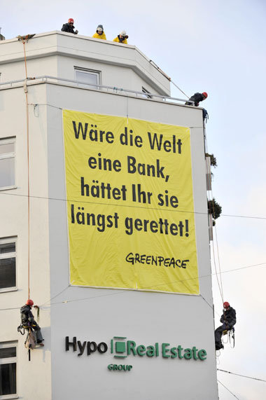 Alles eine Frage der Prioritäten: Greenpeace-Protest 2009 in Mün... Alles eine Frage der Prioritäten: Greenpeace-Protest 2009 in Mün...