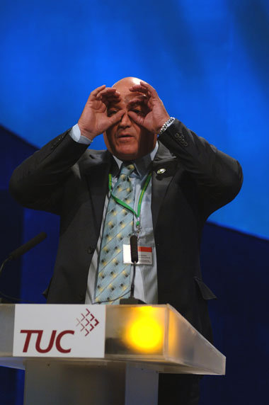 Bob Crow, Chef der Transportarbeitergewerkschaft, fordert schon ... Bob Crow, Chef der Transportarbeitergewerkschaft, fordert schon ...