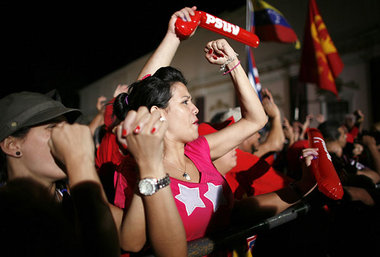 Anhänger der Sozialistischer (PSUV) und der Kommunistischen Part... Anhänger der Sozialistischer (PSUV) und der Kommunistischen Part...