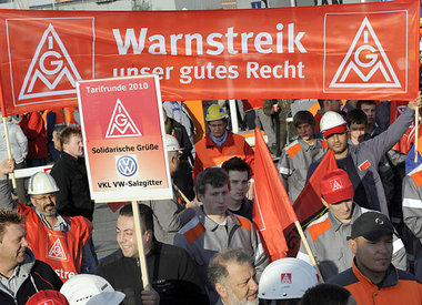 Von der Stahltarifrunde zum politischen Streik? Metaller in Salz... Von der Stahltarifrunde zum politischen Streik? Metaller in Salz...