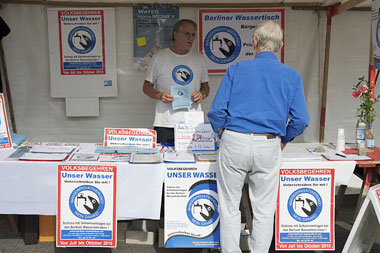 Unterschriftensammlung für die Offenlegung der geheimen
Pri... Unterschriftensammlung für die Offenlegung der geheimen
Pri...
