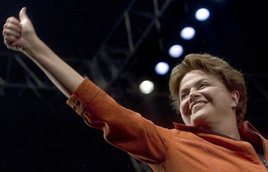 Siegessicher: Dilma Rousseff am Montag beim Abschluß
ihrer... Siegessicher: Dilma Rousseff am Montag beim Abschluß
ihrer...