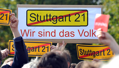 Am Freitag demonstrierten Gegner des Milliardenprojektes in der
... Am Freitag demonstrierten Gegner des Milliardenprojektes in der
...