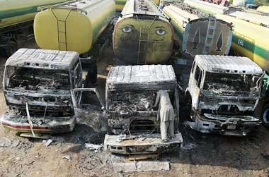 Nur noch Schrott: NATO-Fahrzeuge nach dem Taliban-Angriff Nur noch Schrott: NATO-Fahrzeuge nach dem Taliban-Angriff