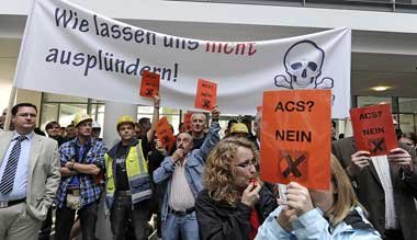 Belegschaftsvertreter des größten BRD-Baukonzerns
bei... Belegschaftsvertreter des größten BRD-Baukonzerns
bei...