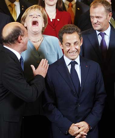 Nicht alle können lachen: Eine erheiterte BRD-Kanzlerin
w&a... Nicht alle können lachen: Eine erheiterte BRD-Kanzlerin
w&a...