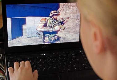 »Töten Sie den Taliban.« Computerspiele
produzi... »Töten Sie den Taliban.« Computerspiele
produzi...