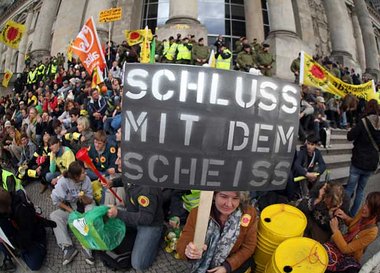 Antiatomprotest am 18. September in Berlin. Nicht nur die
neolib... Antiatomprotest am 18. September in Berlin. Nicht nur die
neolib...