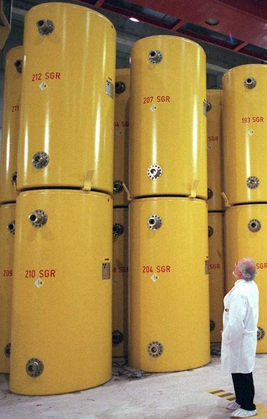 Atommüll-Zwischenlager Ahaus: Demnächst werden hier
15... Atommüll-Zwischenlager Ahaus: Demnächst werden hier
15...
