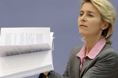Bundesarbeitsministerin Ursula von der Leyen &ndash; hier auf
ei...