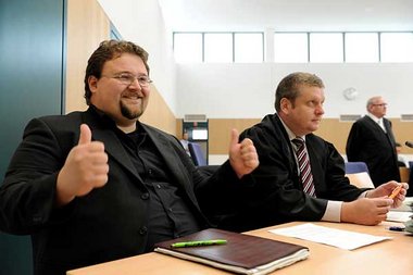 Rechtsextremist in Siegerpose: NPD-Funktion&auml;r Babic vor
dem...