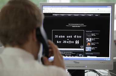 Nicht nur der Verfassungsschutz (hier in Hessen) beobachtet
Neon...