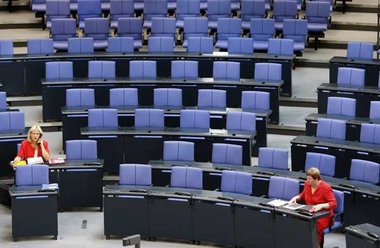 Aktuelle Stunde im Bundestag mit Dagmar Enkelmann (Die Linke), u...