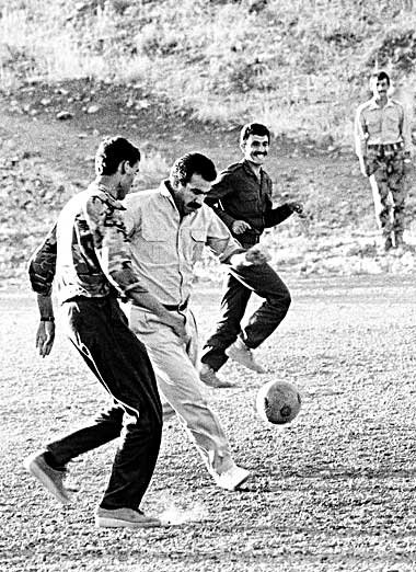 Fu&szlig;ballspielen in der Illegalit&auml;t &ndash;
&Ouml;calan...
